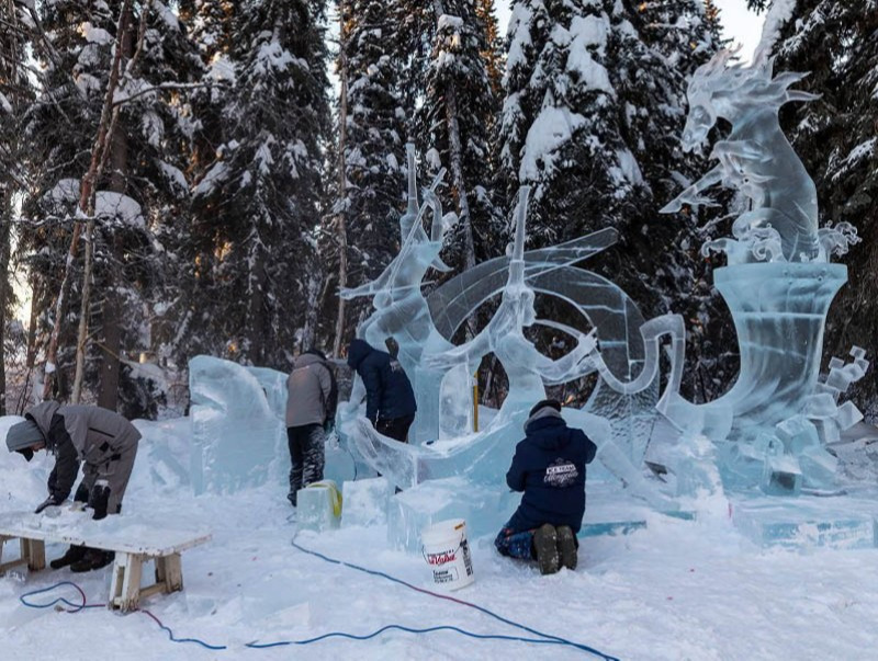 Дэлхийн мөсөн сийлбэрийн аварга шалгаруулах тэмцээнд Монголын баг дэд байр эзэллээ